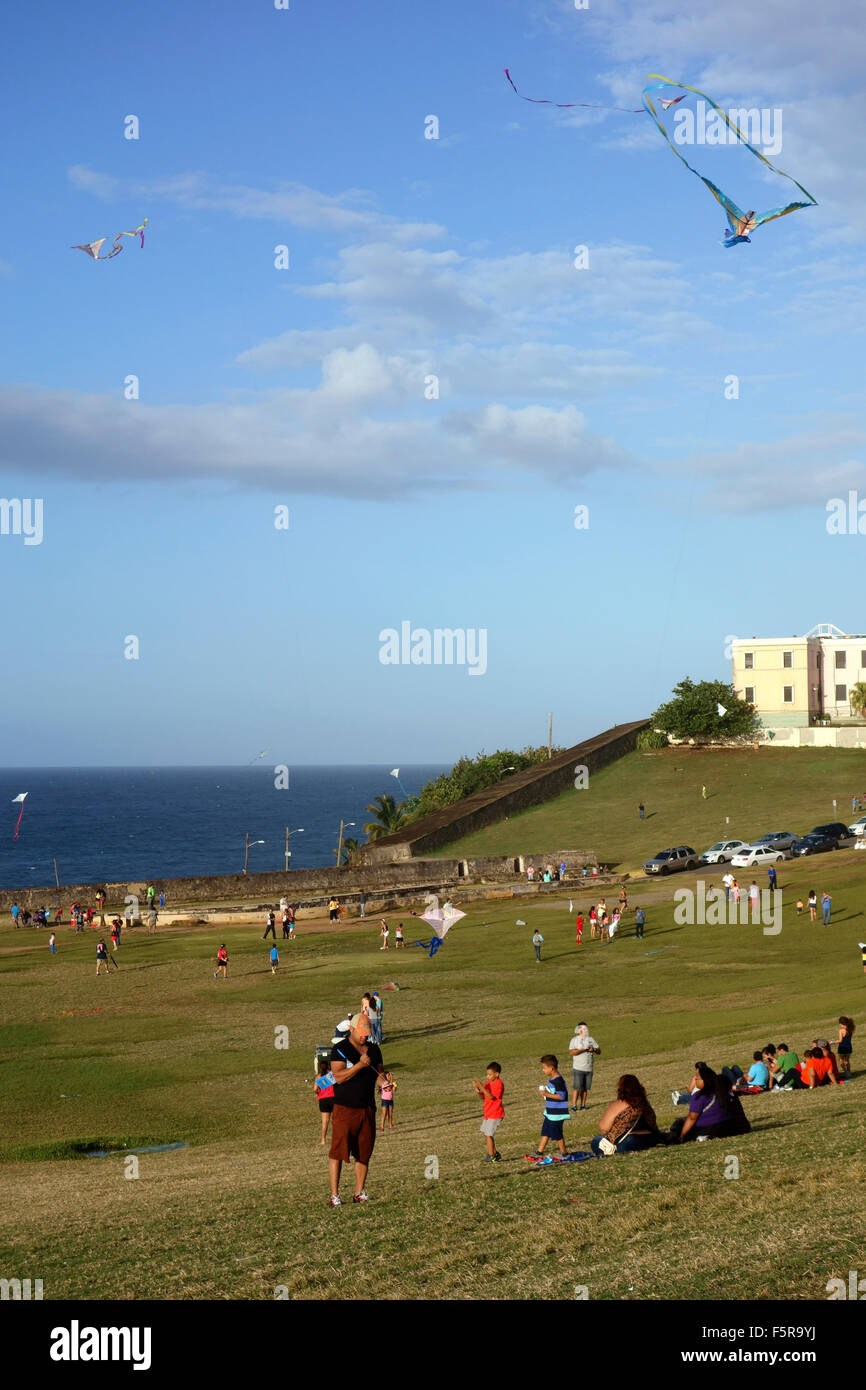 Kites in the sky and Puerto Ricans at weekend near El Morro Fort, San