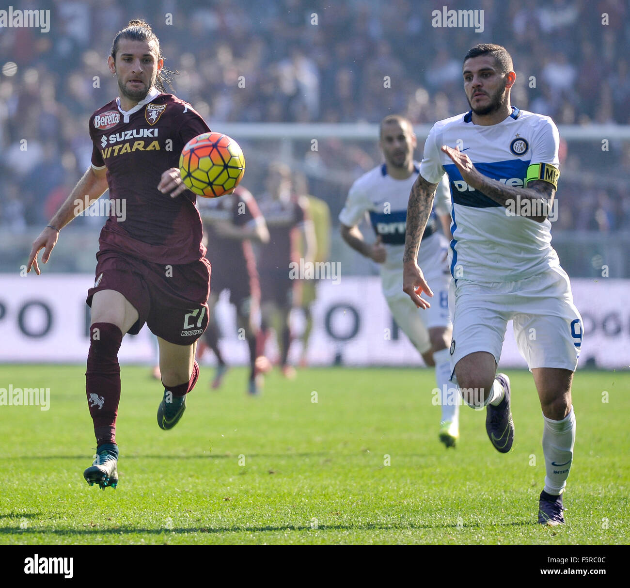 Turin, Italy. 08th Nov, 2015. Gaston Silva (left) e Mauro Icardi (right) fight for the ball during the Serie A match between Torino FC and FC Internazionale. Credit:  Nicolò Campo/Pacific Press/Alamy Live News Stock Photo