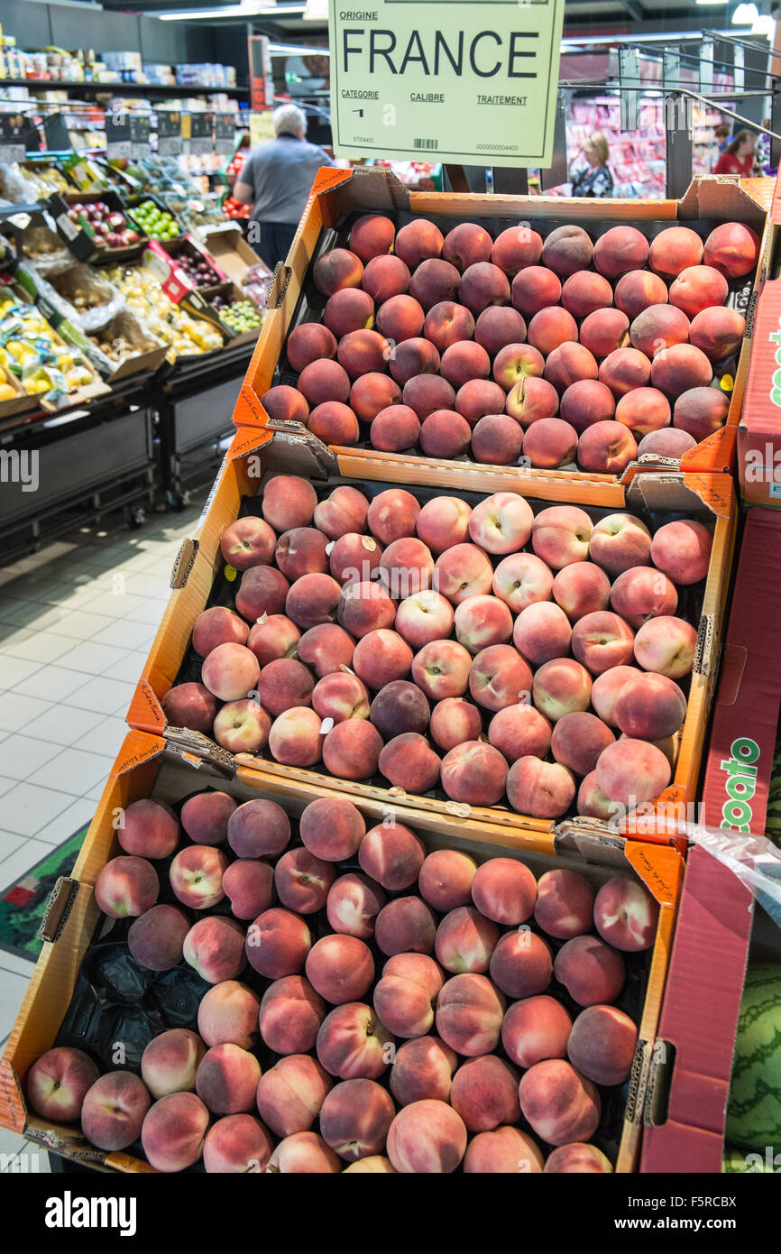 Buying peaches hires stock photography and images Alamy