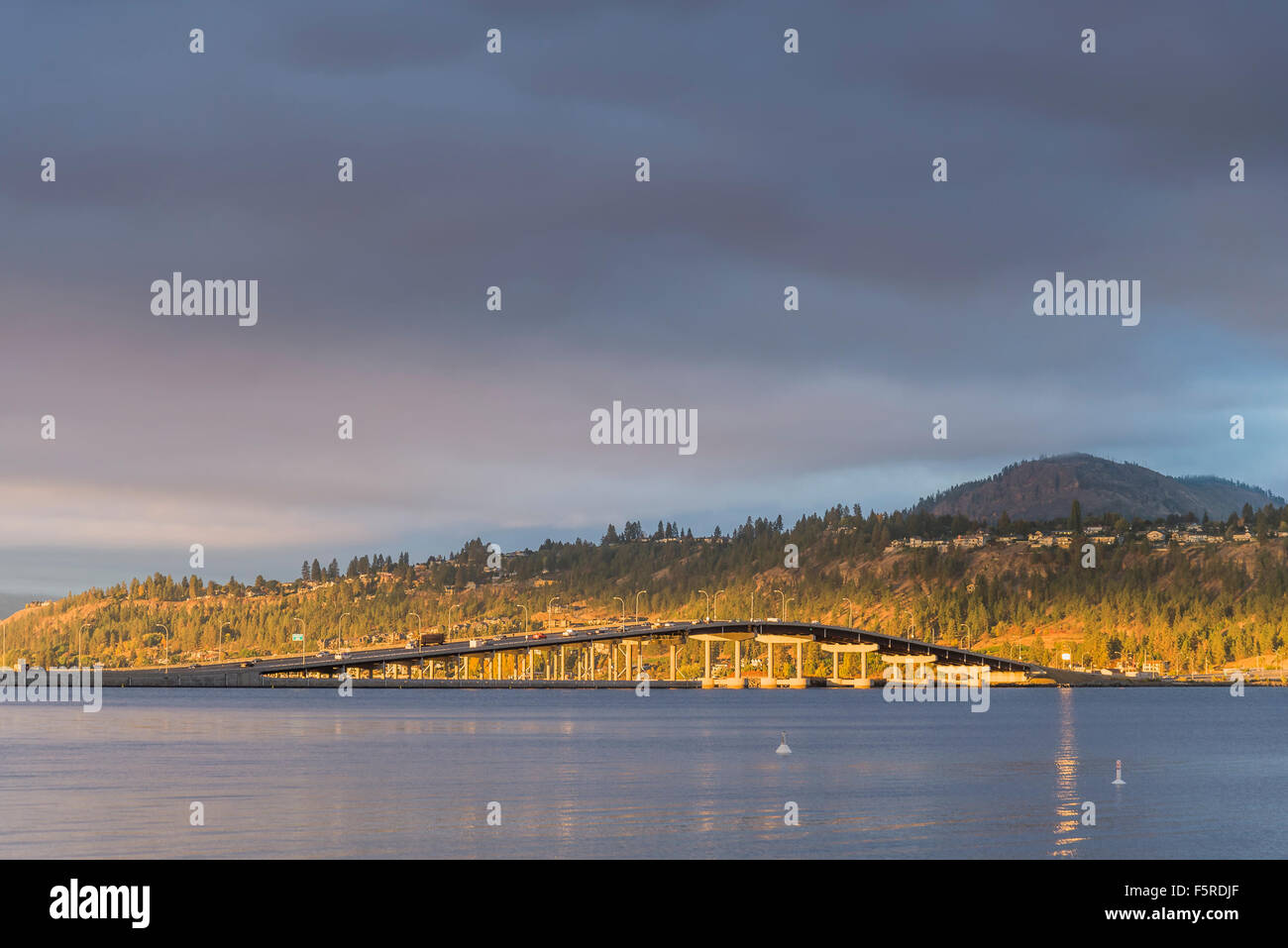 William R Bennett Bridge Kelowna British Columbia Canada Stock Photo Alamy