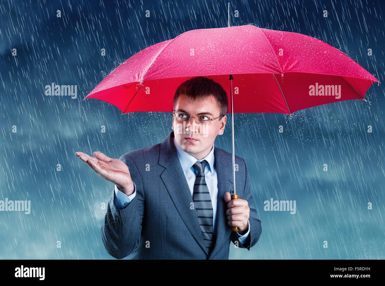 People hiding from rain hires stock photography and images Alamy