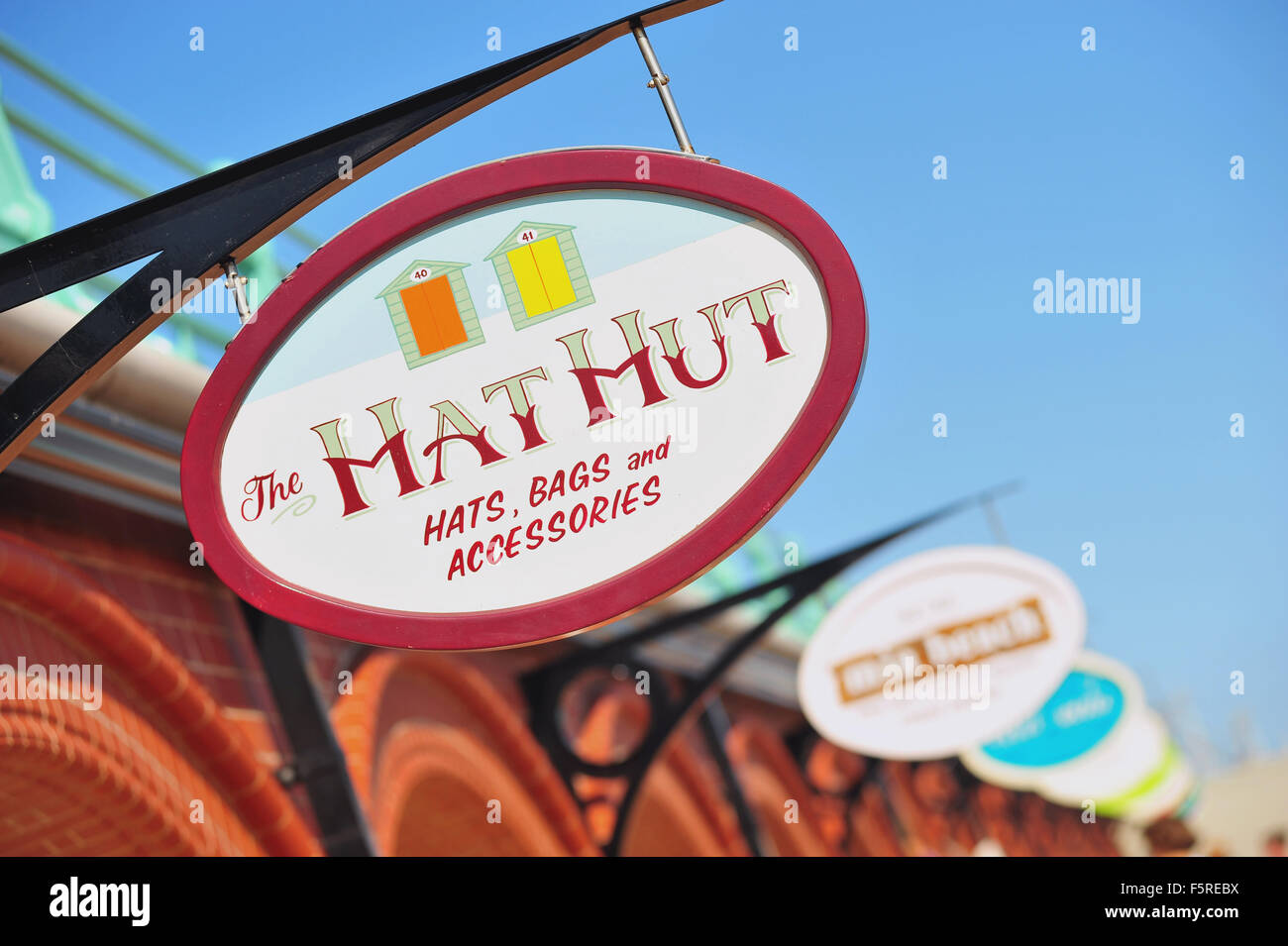 Hanging shop signs hires stock photography and images Alamy