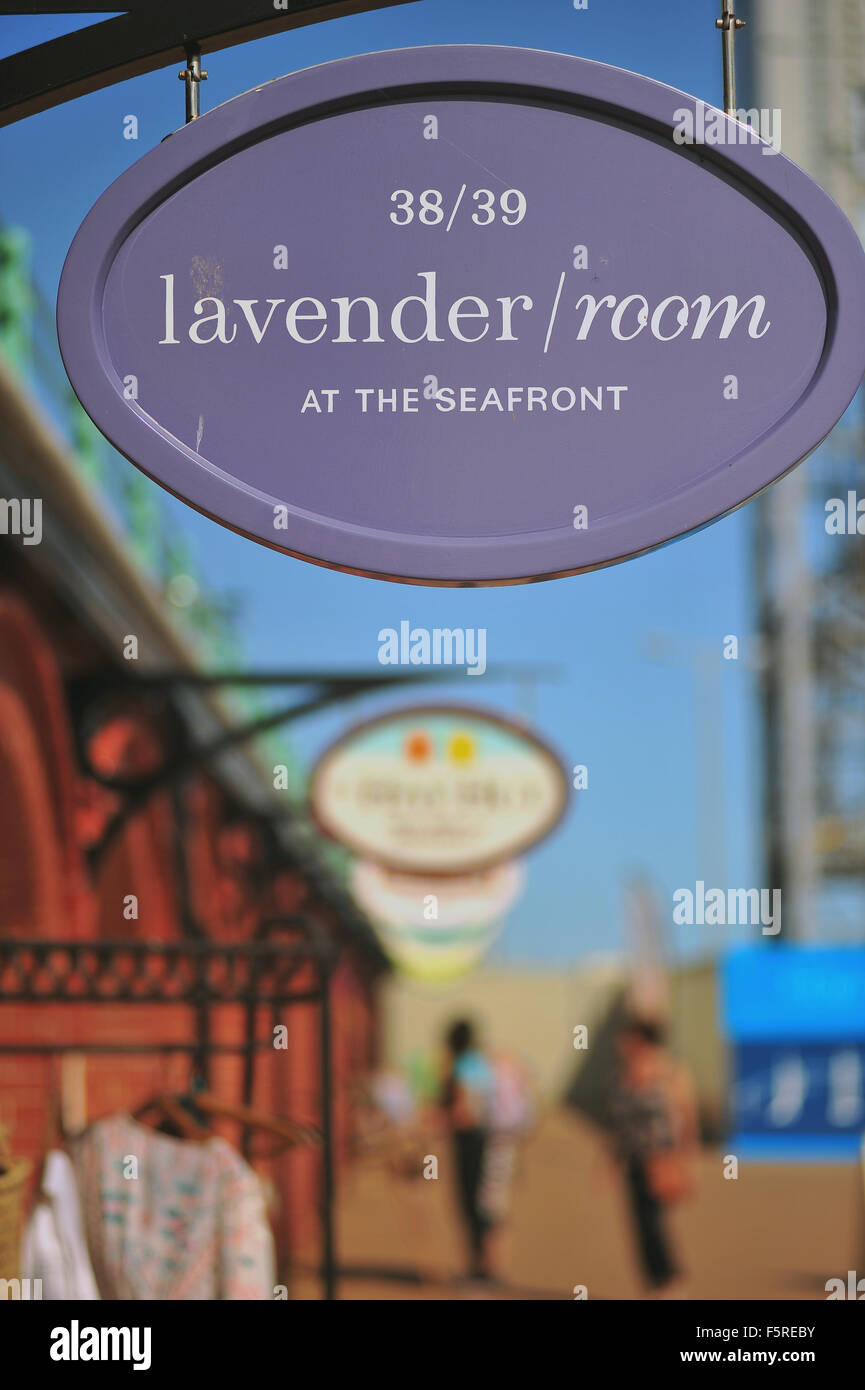 Hanging shop signs hires stock photography and images Alamy