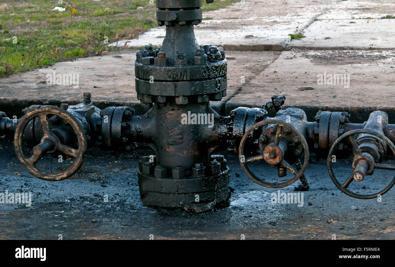 Wellhead hi-res stock photography and images - Alamy