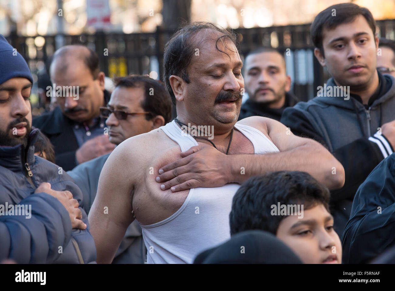 Jersey City, United States. 08th Nov, 2015. A participant in the Muharram procession beats his chest in lamentation. Shia Muslims gathered in Jersey City to commemorate the martyrdom of Hussein ibn Ali, the grandson of the Prophet Muhammad, by participating in a Muharram procession from Exchange Place to City Hall on Montgomery Street. Credit:  Albin Lohr-Jones/Pacific Press/Alamy Live News Stock Photo
