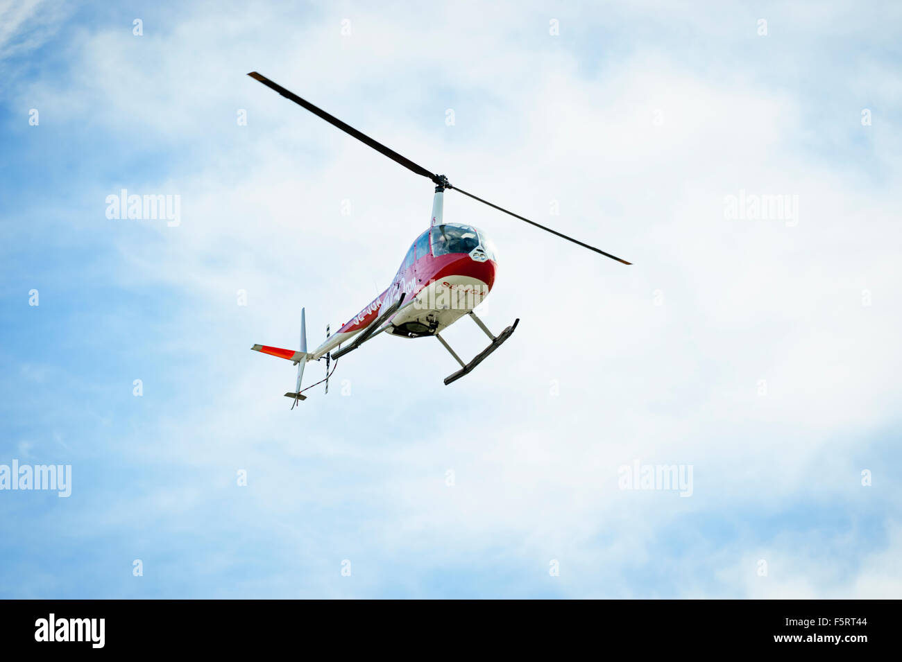Flying helicopter hi-res stock photography and images - Alamy