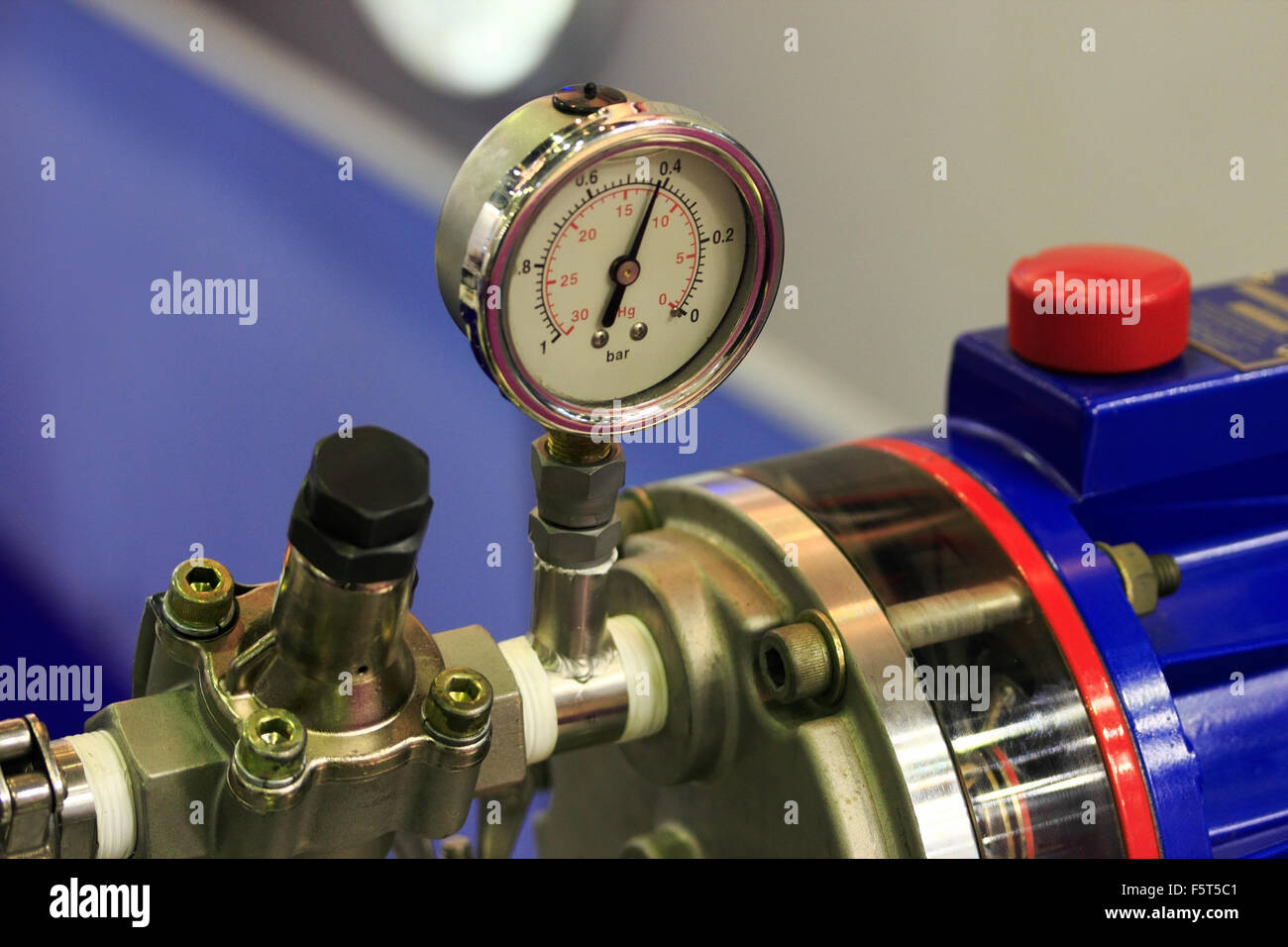 Analogue positive pressure gauge with bottom entry in use Stock Photo ...