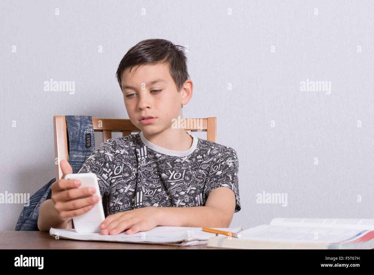 Teen boy distracting from online lesson and playing video games, scrolling  phone. Learning difficulties, online education, entertainment at home Stock  Photo - Alamy