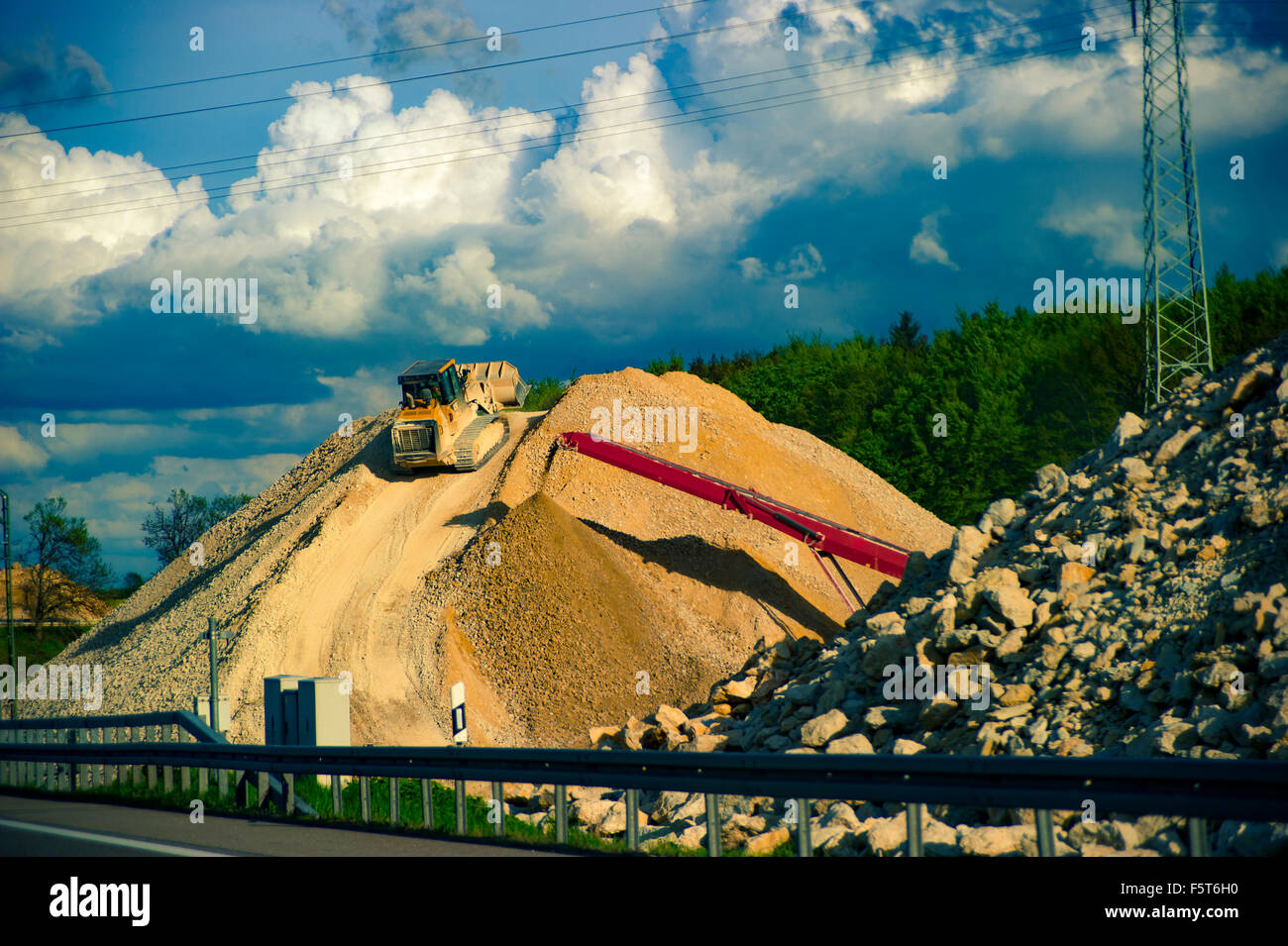 Caterpillar construction hi res stock photography and images Alamy