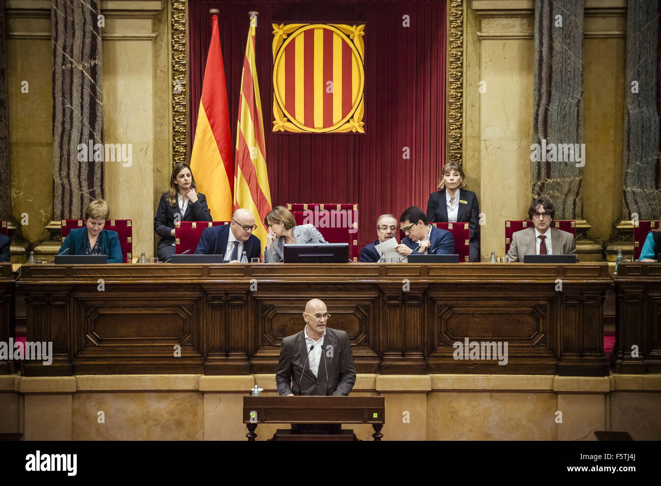 Barcelona, Catalonia, Spain. 9th Nov, 2015. RAUL ROMEVA, delegate of 'Juntes pel Si' (together for the yes) speaks during the plenary session to vote a resolution to start the process of independence in the Catalan parliament. © Matthias Oesterle/ZUMA Wire/Alamy Live News Stock Photo