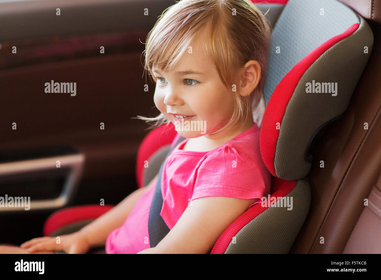 Little girl in car seat hires stock photography and images Alamy