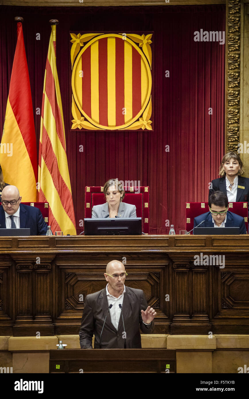 Barcelona, Catalonia, Spain. 9th Nov, 2015. RAUL ROMEVA, delegate of 'Juntes pel Si' (together for the yes) speaks during the plenary session to vote a resolution to start the process of independence in the Catalan parliament. © Matthias Oesterle/ZUMA Wire/Alamy Live News Stock Photo