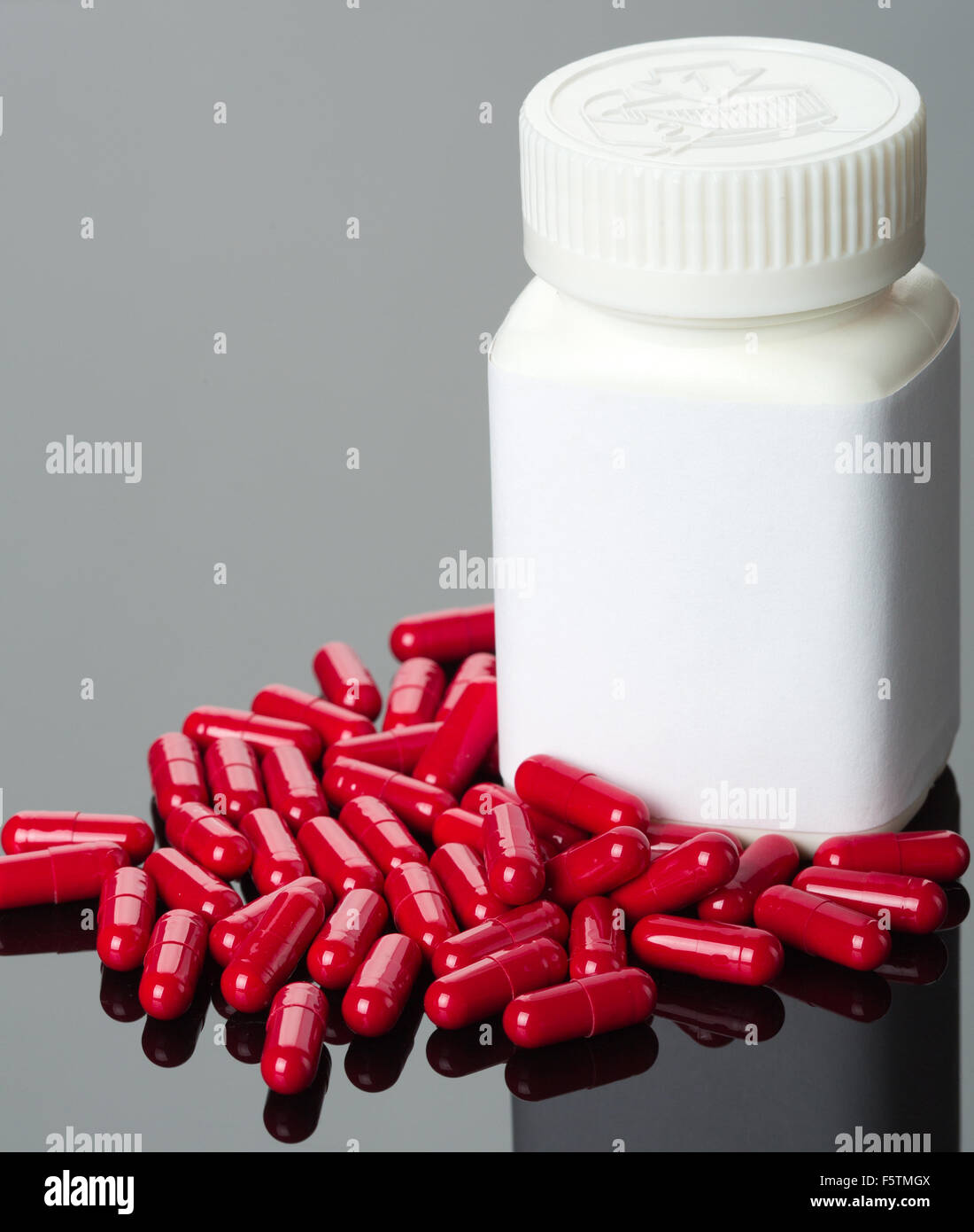 Красная таблетка для мужчин. Красная таблетка. Красные капсулы. Таблетки красные капсулы. Красная таблетка лекарство.