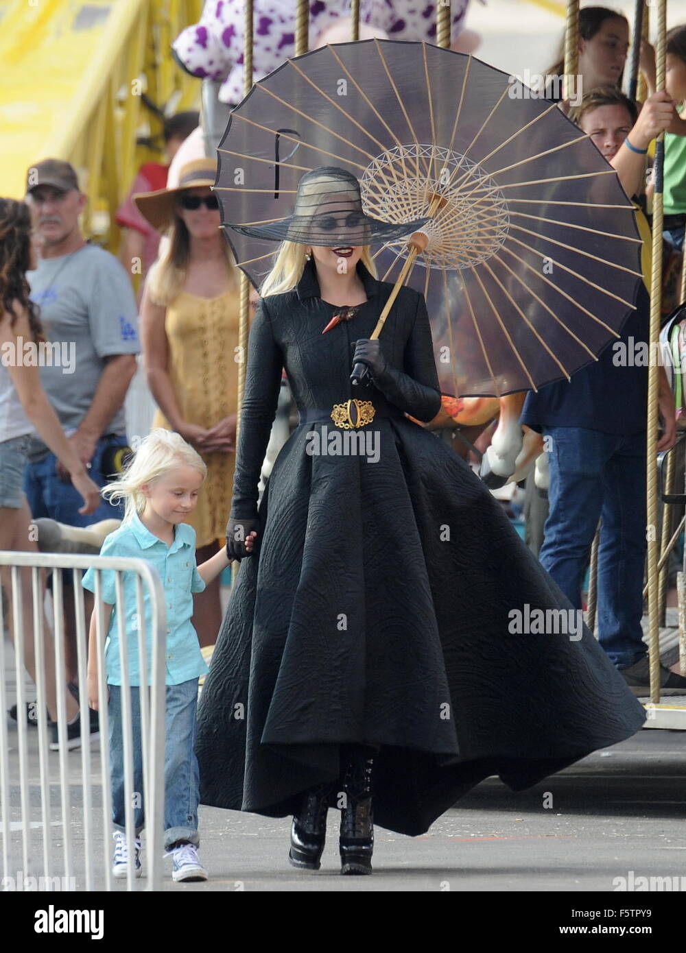 countess-lady-gaga-dress-in-all-black-fo
