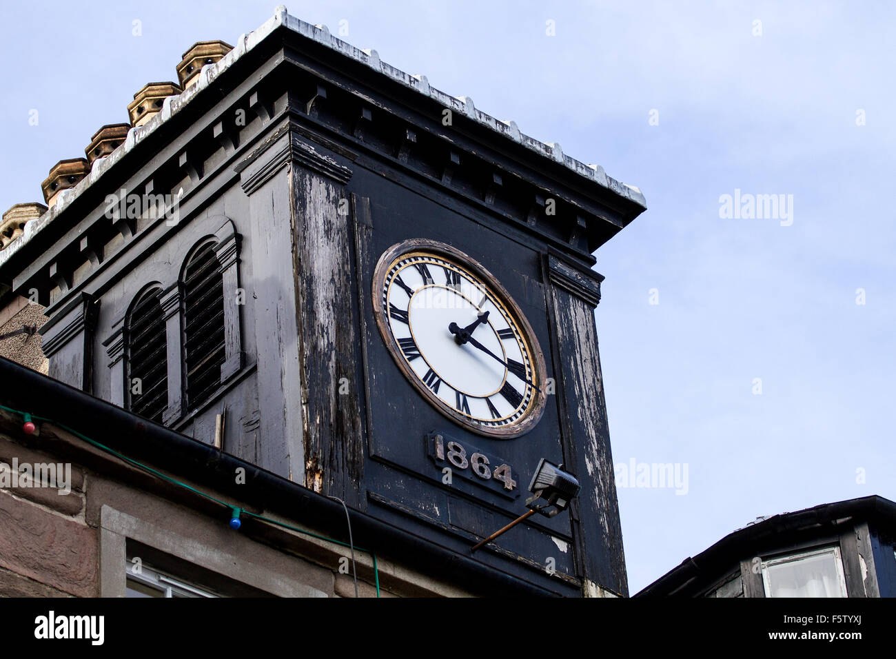 The 1864 black clock on top of 'The Globe' pub which was established around 1823 in Dundee, UK Stock Photo