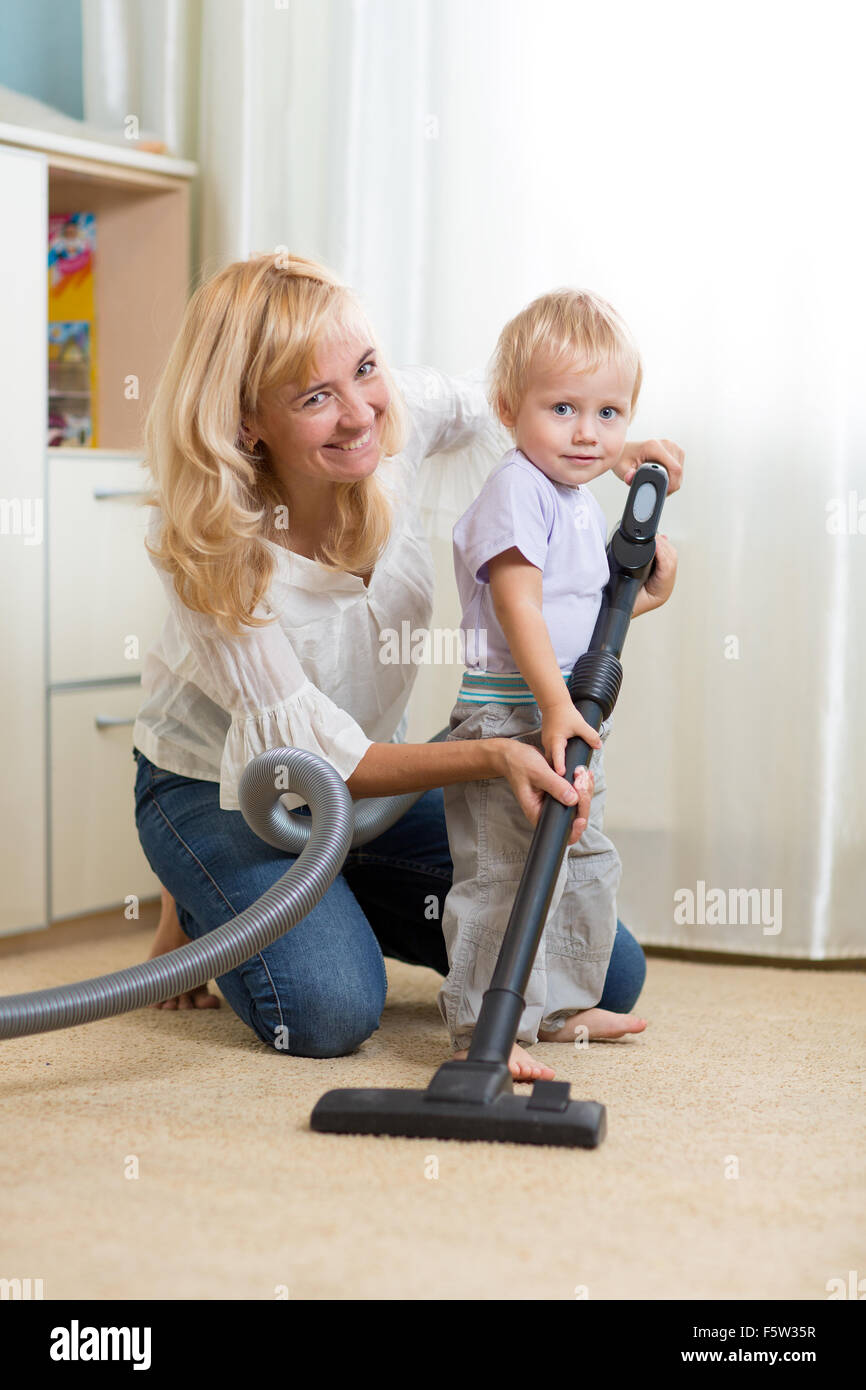 Cleaning together family hi-res stock photography and images - Alamy