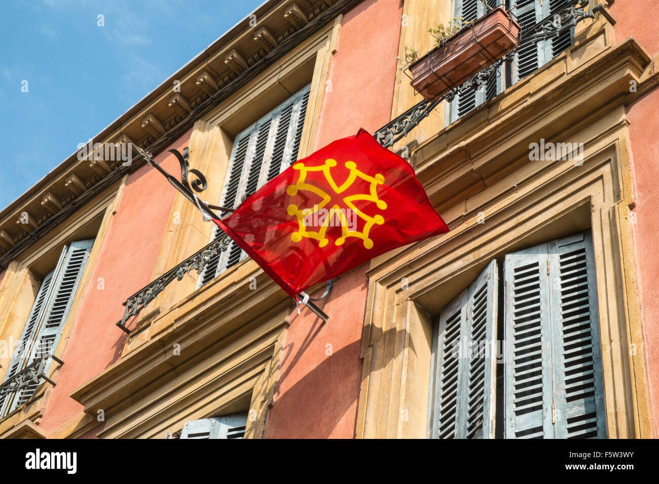 Occitan Flag Aka Toulouse Flag Cathar Cross Sign Of Occitan Culture Flying Above Hotel Balcony At Cite Carcassonne Castle Aude South France French Stock Photo Alamy