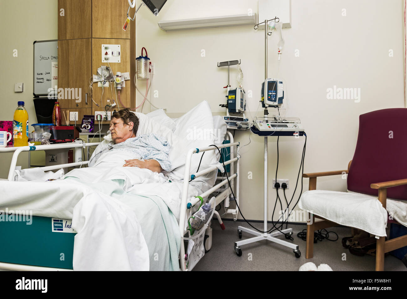 Hospital bed hi-res stock photography and images - Alamy