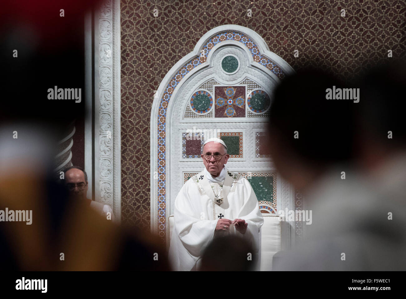 Pope Francis ordinates Mons. Angelo De Donatis (back) to auxiliary Bishop of Rome, on November 9, 2015 at St John Lateran Basilica in Rome.  Credit:  Massimo Valicchia/Alamy Live News Stock Photo