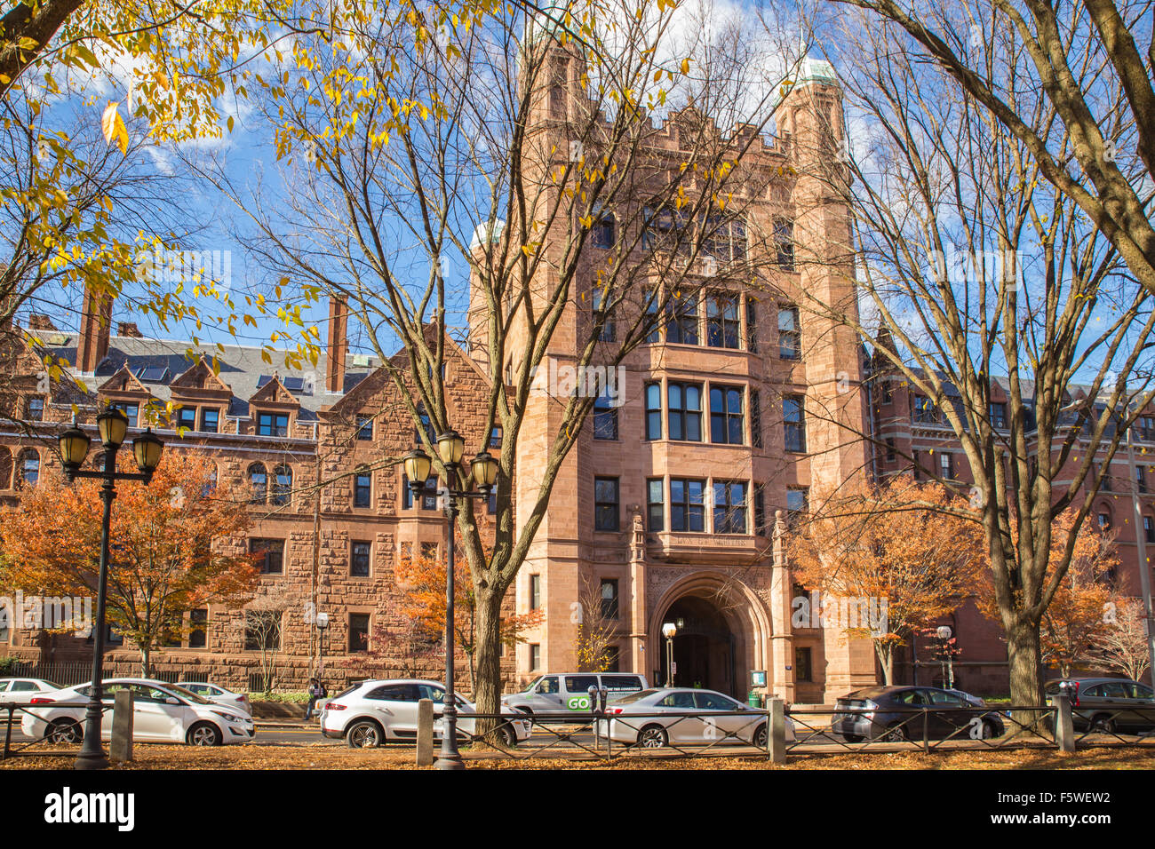 NEW HAVEN, CONNECTICUT, USA - NOVEMBER 8, 2015: View of Phelps Hall and Gate at historic Yale University on an autumn day. Stock Photo