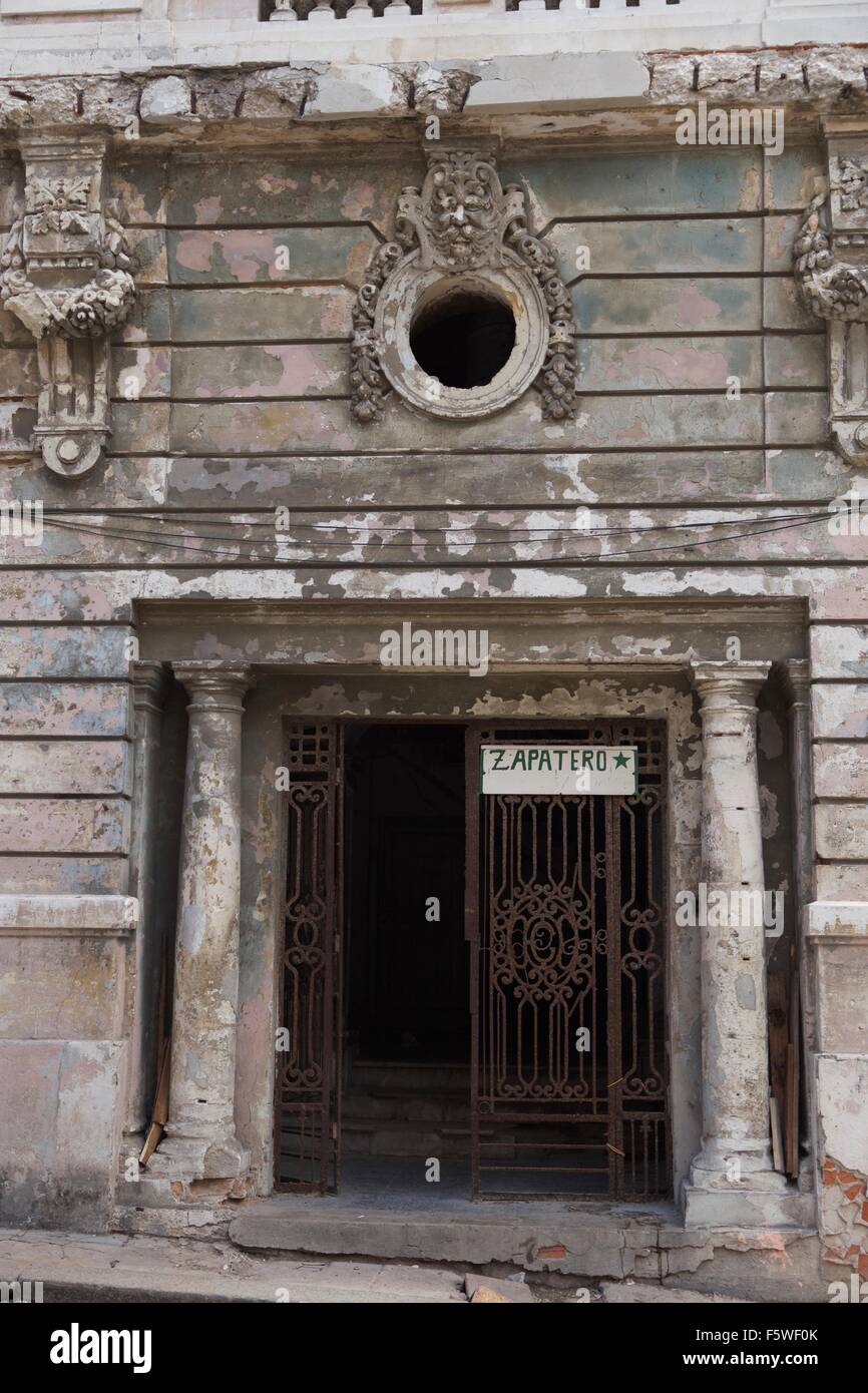 Facade of old colonial style house in Havana Town Center, Cuba, with the sign 'Zapatero' (shoemaker). Stock Photo