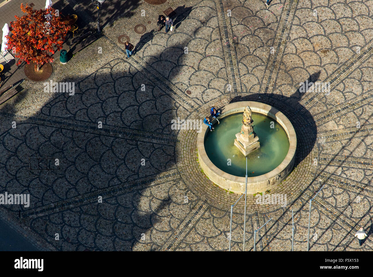 fountain, Petrusbrunnen with shadow on the market square Brilon, Kump