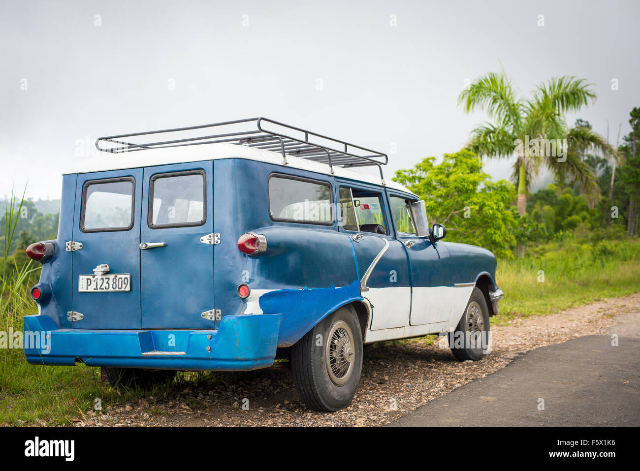 Classic car driving up to La Gran Piedra, Santiago de Cuba, Cuba Stock Photo