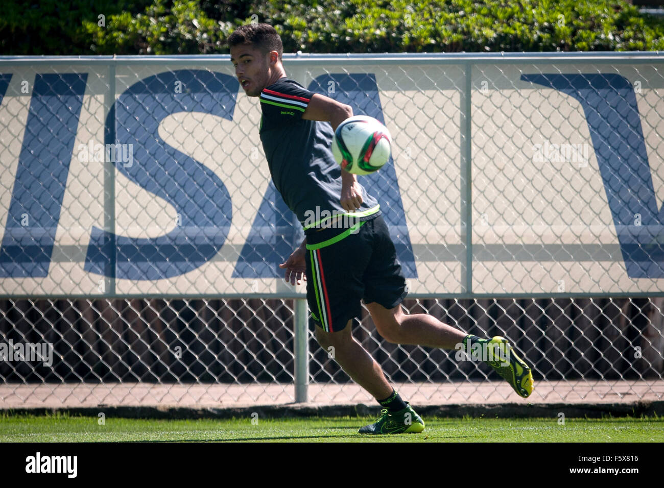 Mexico City, Mexico. 9th Nov, 2015. Mexico's national soccer team player Diego Reyes takes part in a training session in Mexico City, capital of Mexico, on Nov. 9, 2015. Mexico will play against El Salvador on Nov. 13, as part of the preliminary competition towards 2018 FIFA World Cup. © Pedro Mera/Xinhua/Alamy Live News Stock Photo
