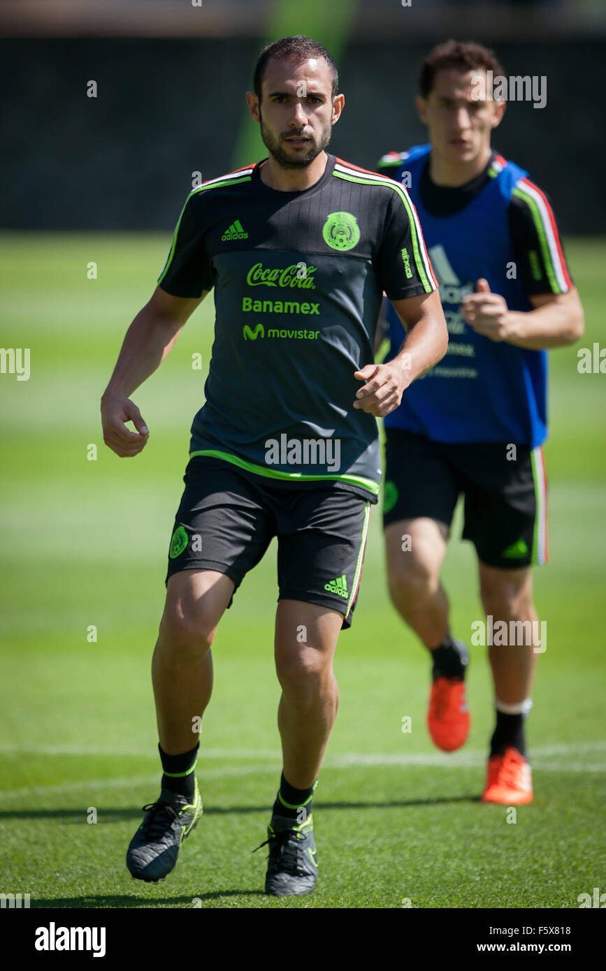 Mexico City, Mexico. 9th Nov, 2015. Mexico's national soccer team players Alejandro Castro (L) and Andres Guardado take part in a training session in Mexico City, capital of Mexico, on Nov. 9, 2015. Mexico will play against El Salvador on Nov. 13, as part of the preliminary competition towards 2018 FIFA World Cup. © Pedro Mera/Xinhua/Alamy Live News Stock Photo
