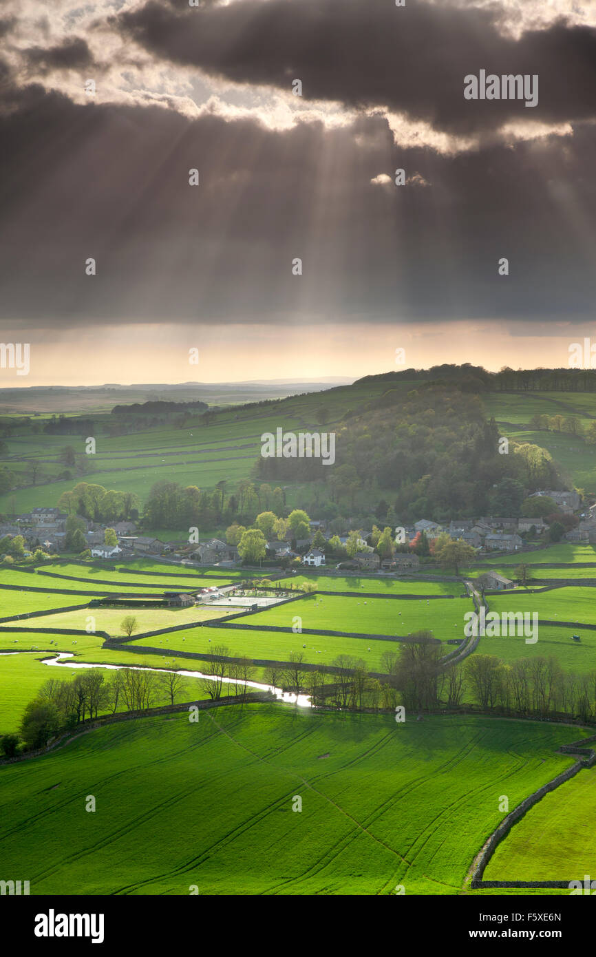 The village of Austwick near Settle, Yorkshire Dales National Park, North Yorkshire, UK Stock Photo