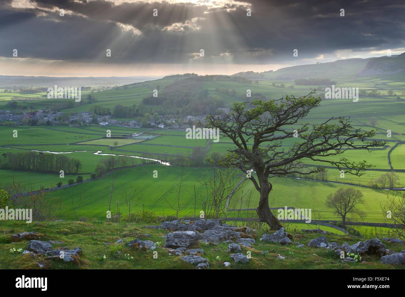 The village of Austwick near Settle, Yorkshire Dales National Park, North Yorkshire, UK Stock Photo