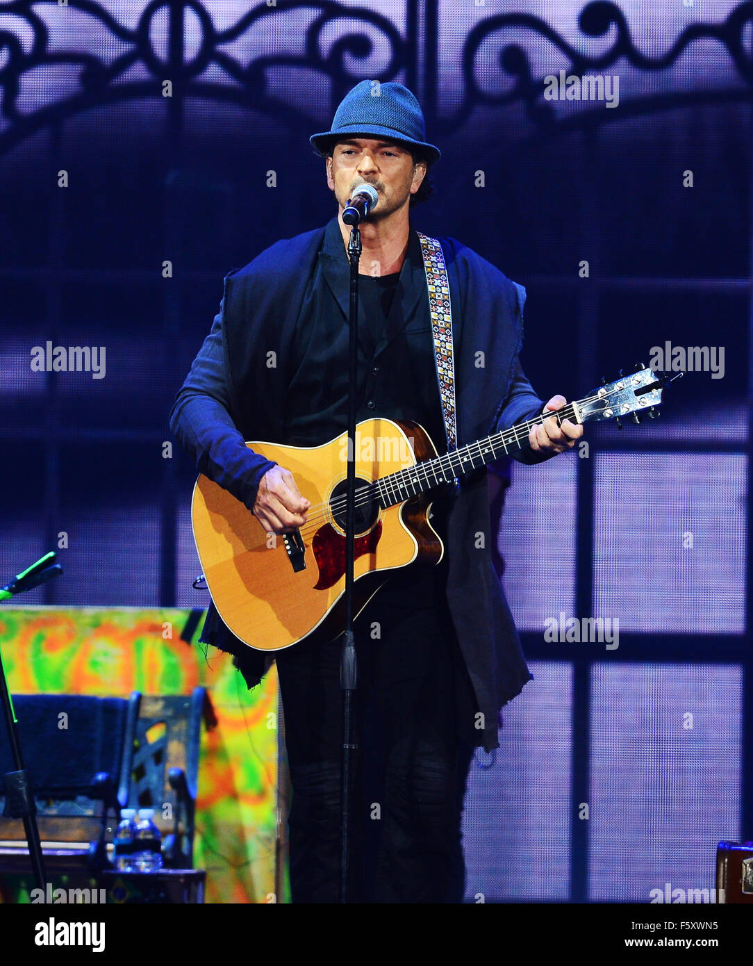 Ricardo Arjona performs live in concert during his North American ...