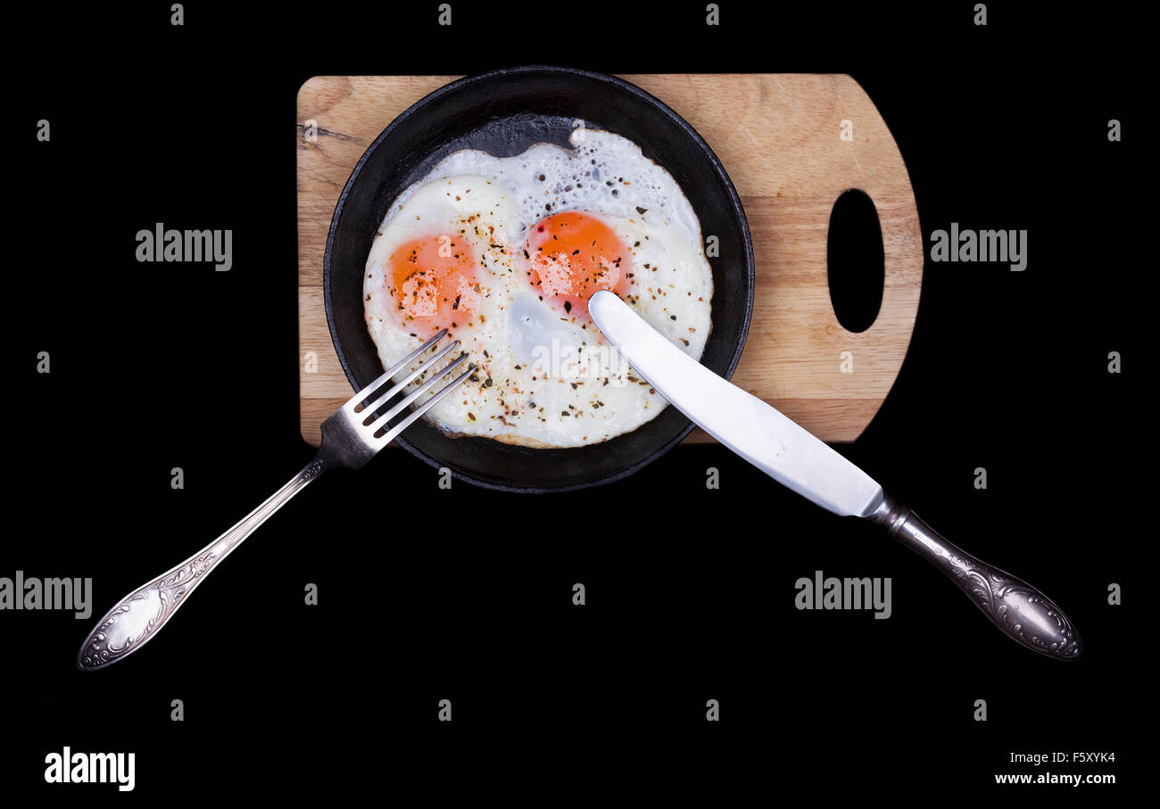 Scrambled eggs in iron skillet, top view isolated black Stock Photo Alamy