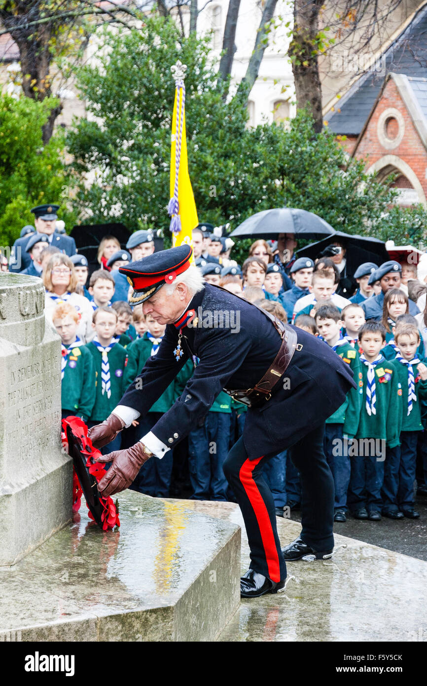England, Ramsgate. Remembrance Day. Senior military officer laying wreath at war memorial during ceremony in the rain. Stock Photo