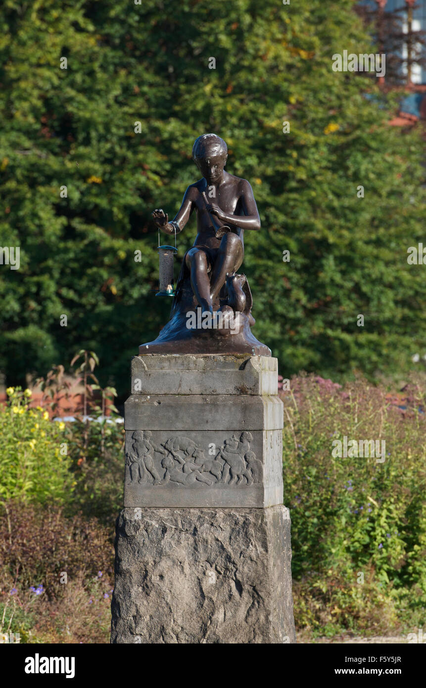 Children at Play Springtime, Peter Pan Statue gets the addition of a Bird Feeder. Stock Photo