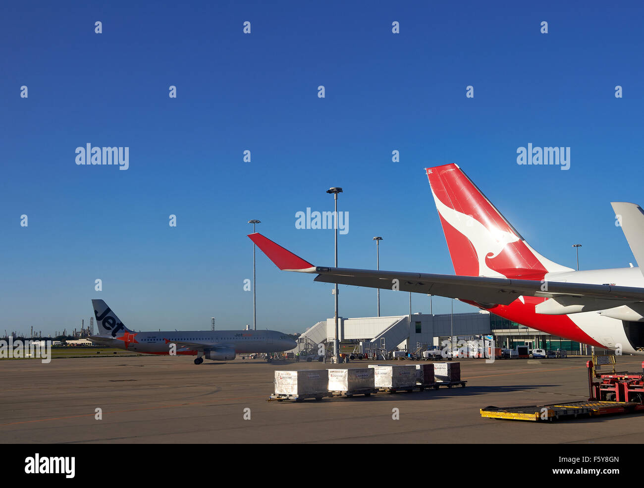 Brisbane domestic airport. Qantas and Jetsar Planes Stock Photo Alamy