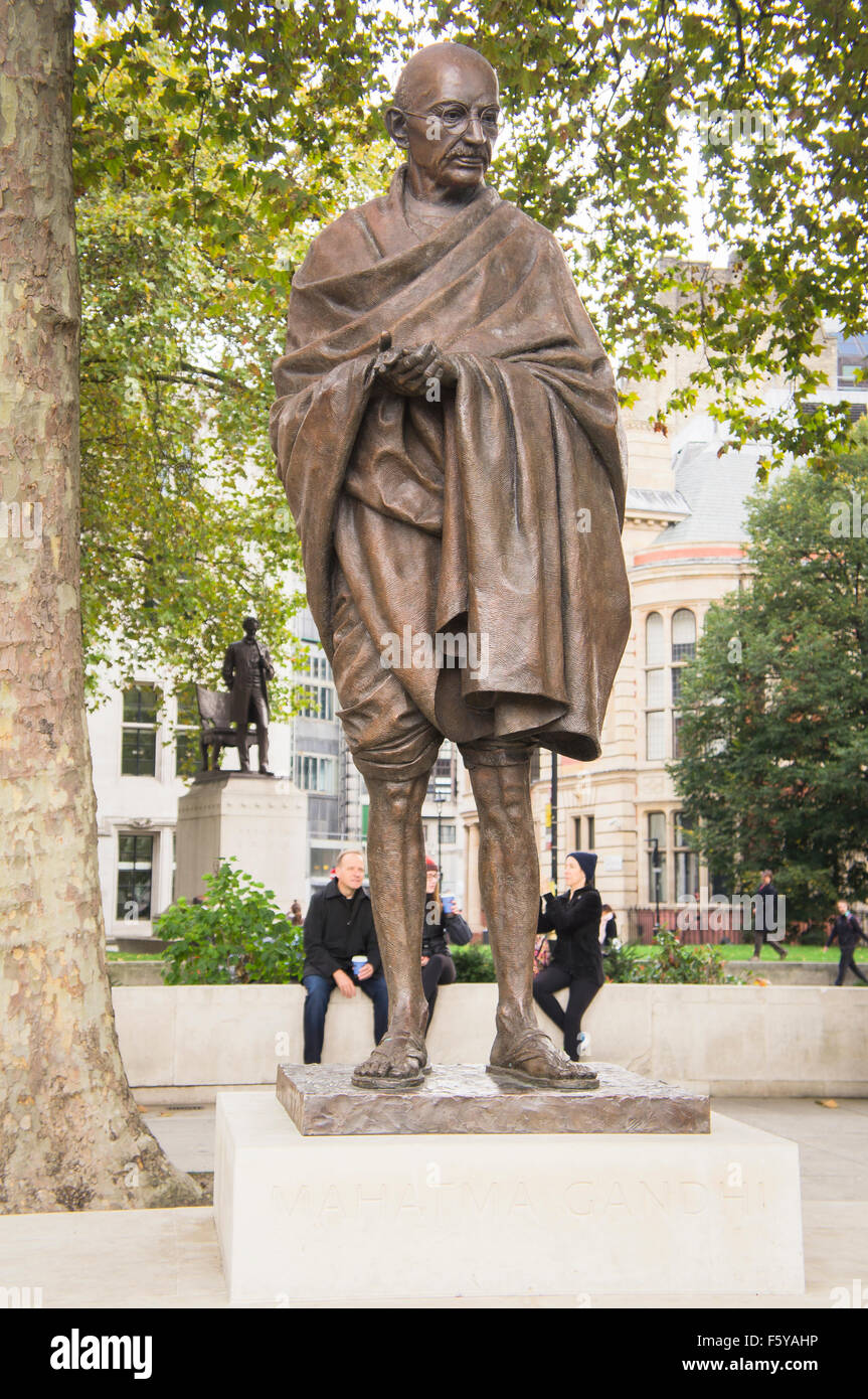 Mahatma Gandhi statue Stock Photo Alamy