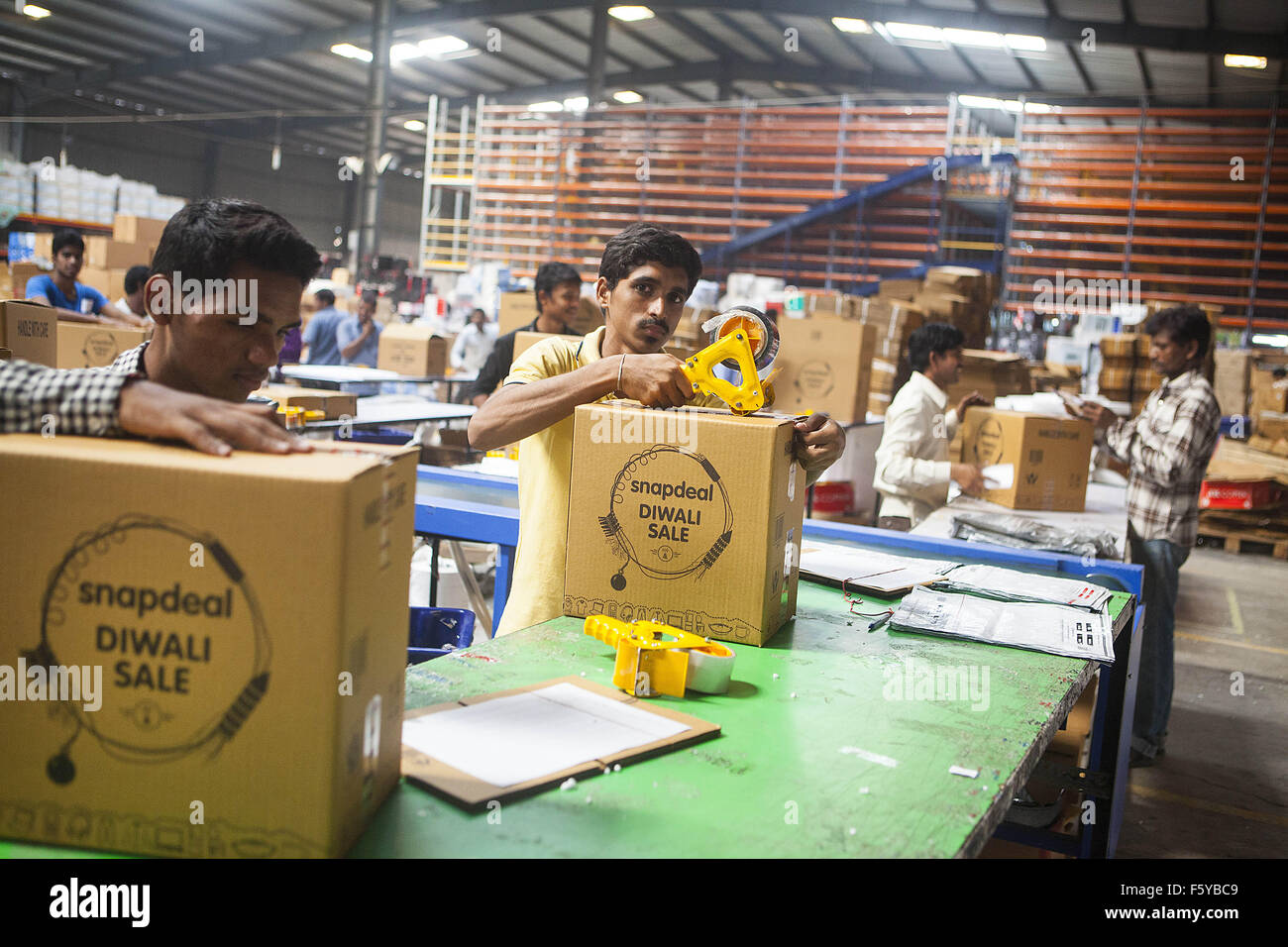 Amazon Fulfillment Centre Stock Photos & Amazon Fulfillment Centre Stock Images Alamy