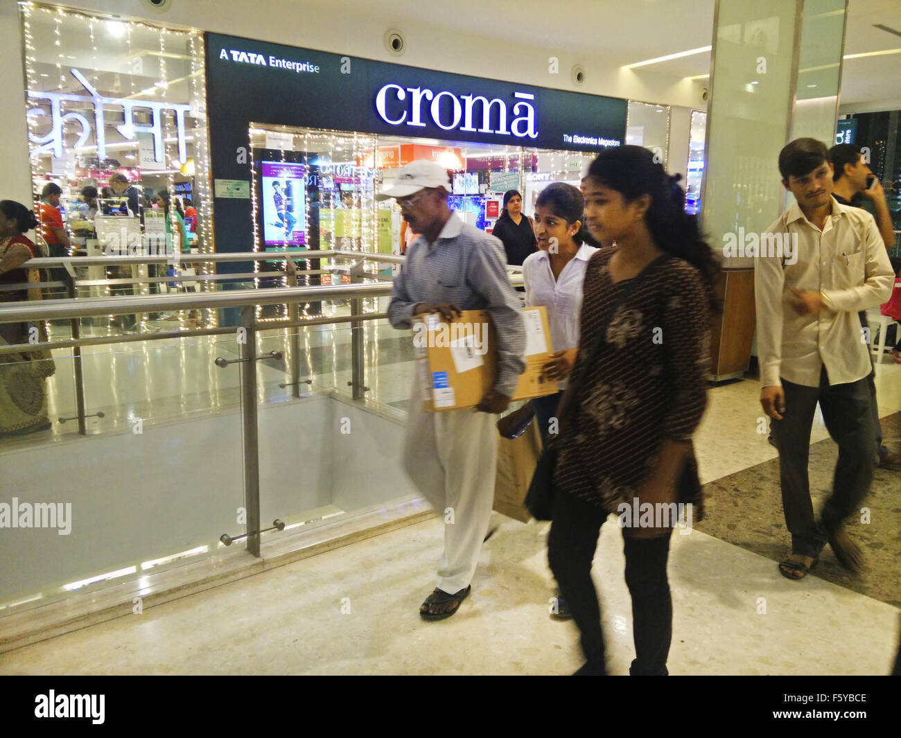 Croma store india hires stock photography and images Alamy