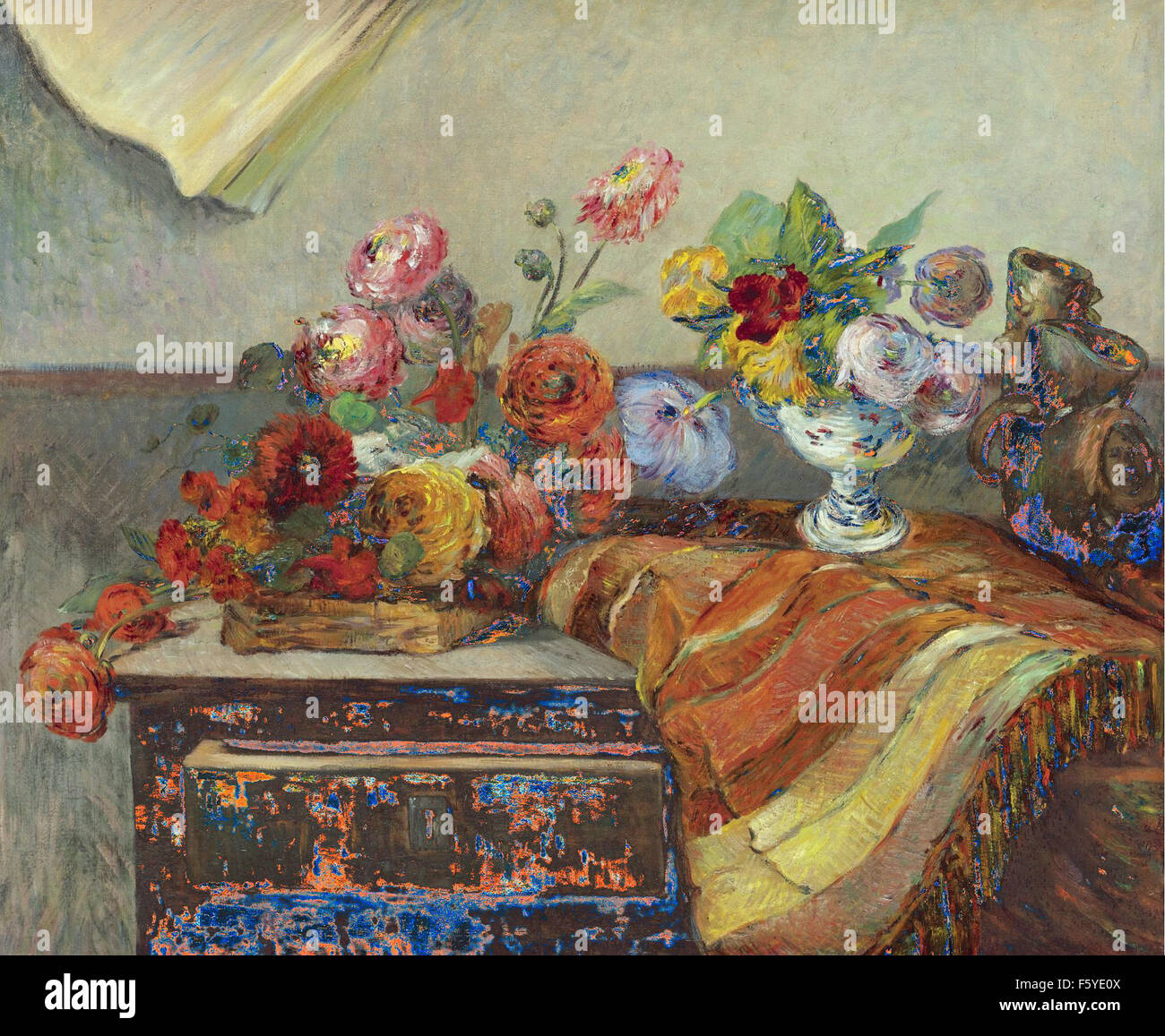 Paul Gauguin - Bouquets et Céramique sur une Commode Stock Photo