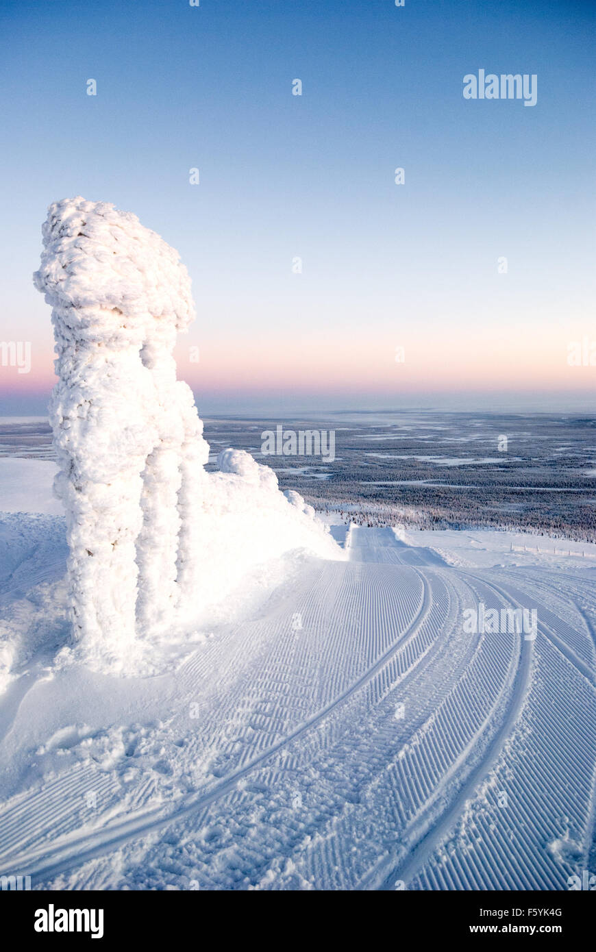 Winter scenes at the top of a ski run high above the ski resort of Yllas, Finnish Lapland Stock Photo