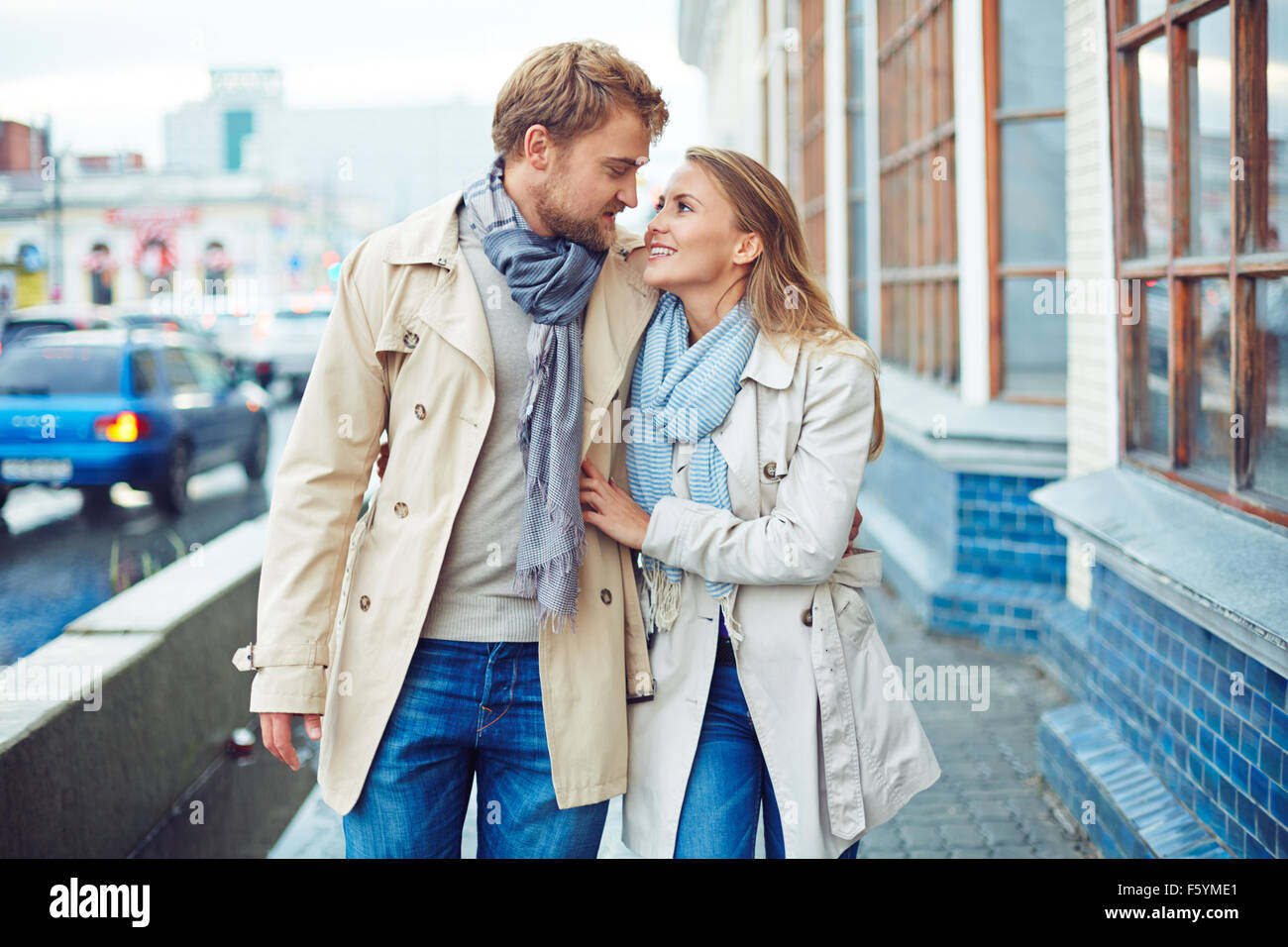 Young couple enjoying autumn day hi-res stock photography and images ...
