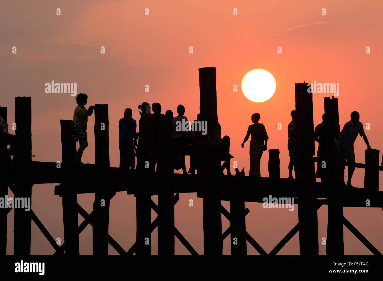 Sunset silhouette bein bridge hi-res stock photography and images - Alamy