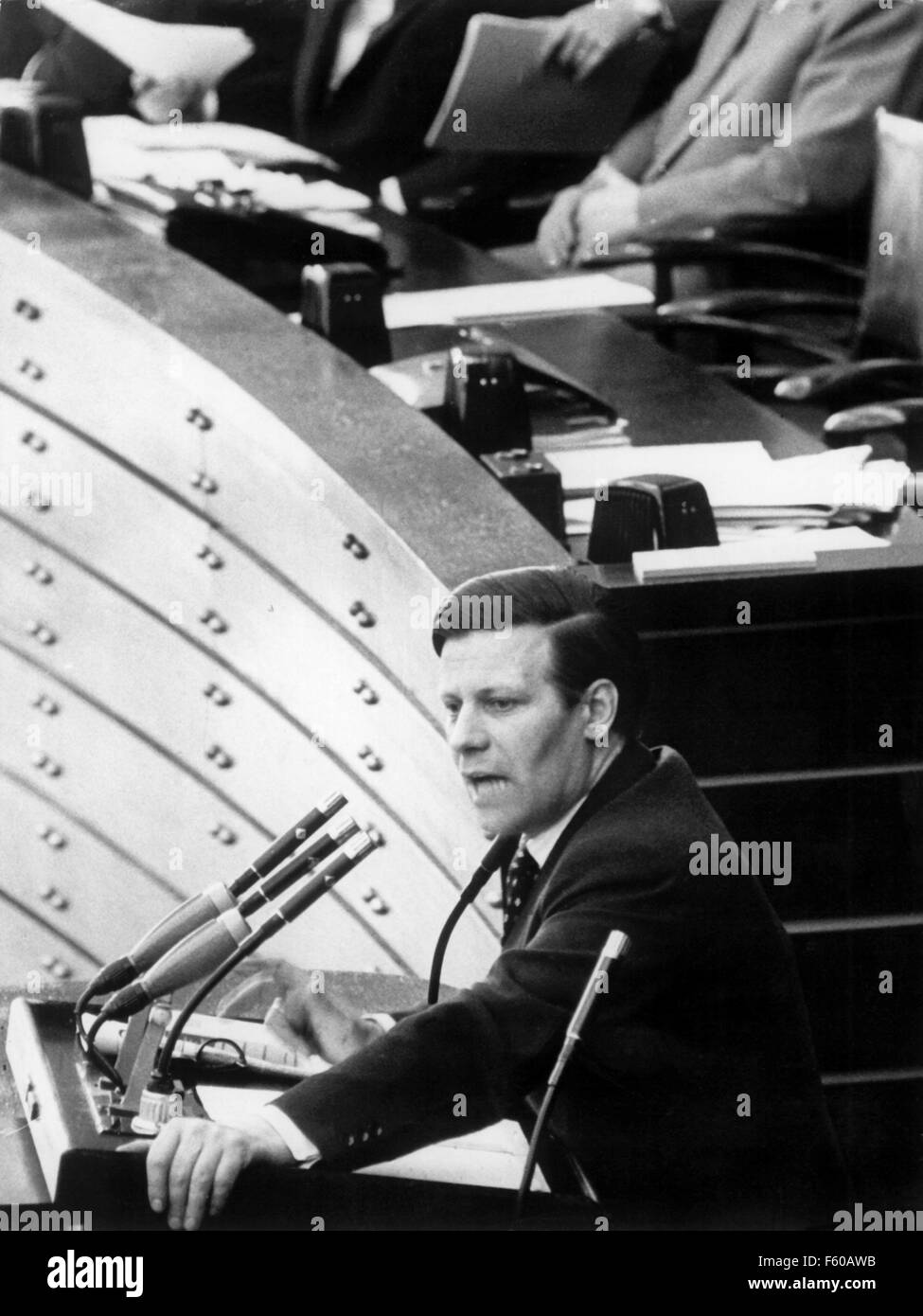 SPD delegate Helmut Schmidt gives a much-noticed speech concerning the debate about foreign policy, reunification and nuclear armament of the Federal Armed Forces in the German Bundestag on 20 March 1958. Stock Photo