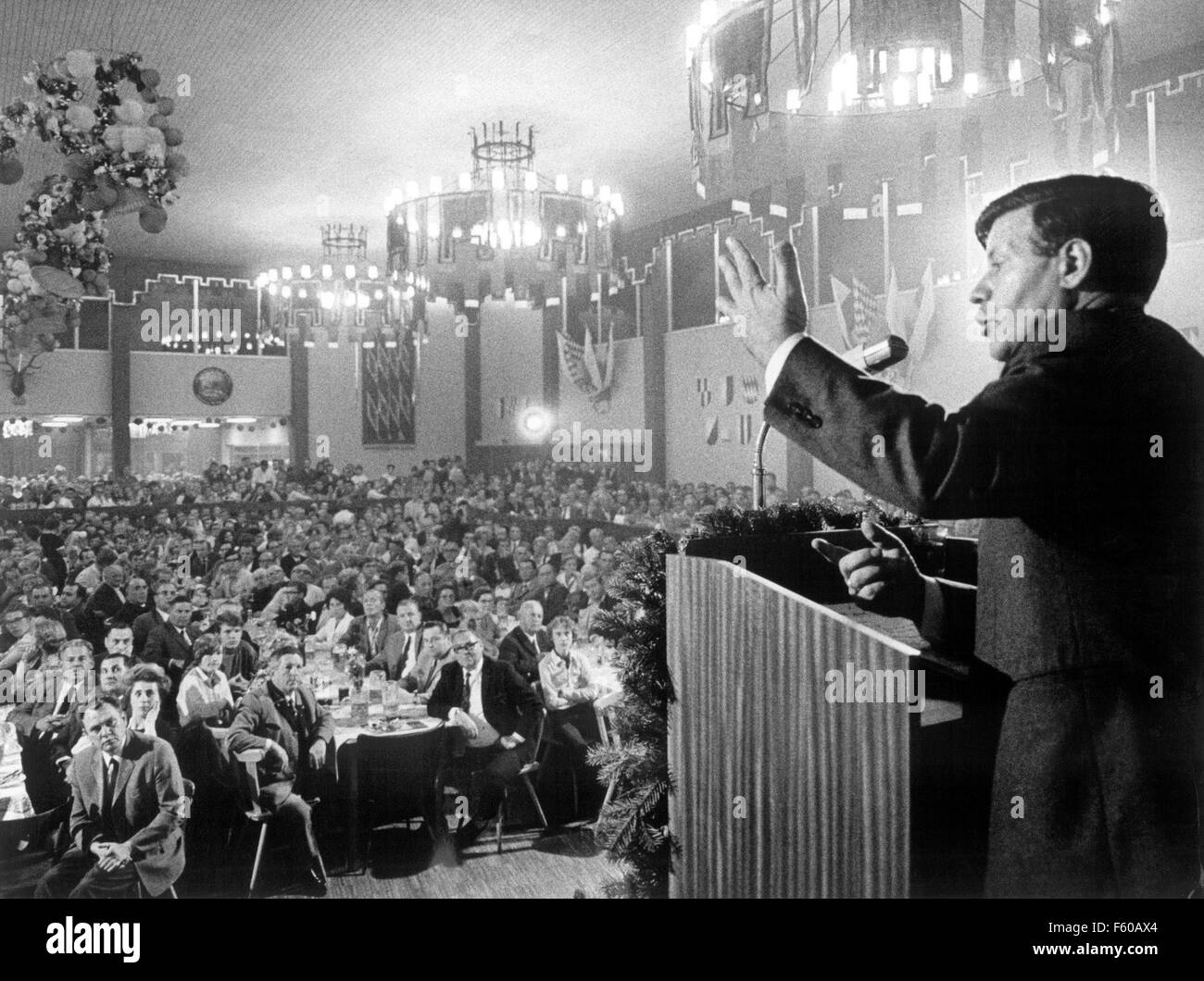 Chairman of the SPD Bundestag faction and former Hamburg Interior Senator Helmut Schmidt speaks for the imminent Bundestag election, on 11 September 1969, in Planegg at the gates of Munich. Stock Photo