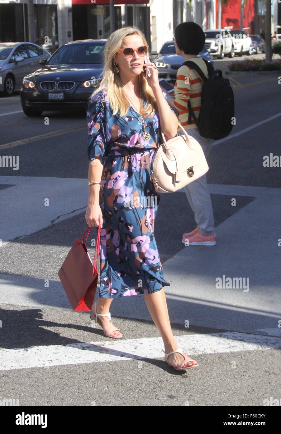 Reese Witherspoon wearing a blue floral dress goes shopping at Cartier ...