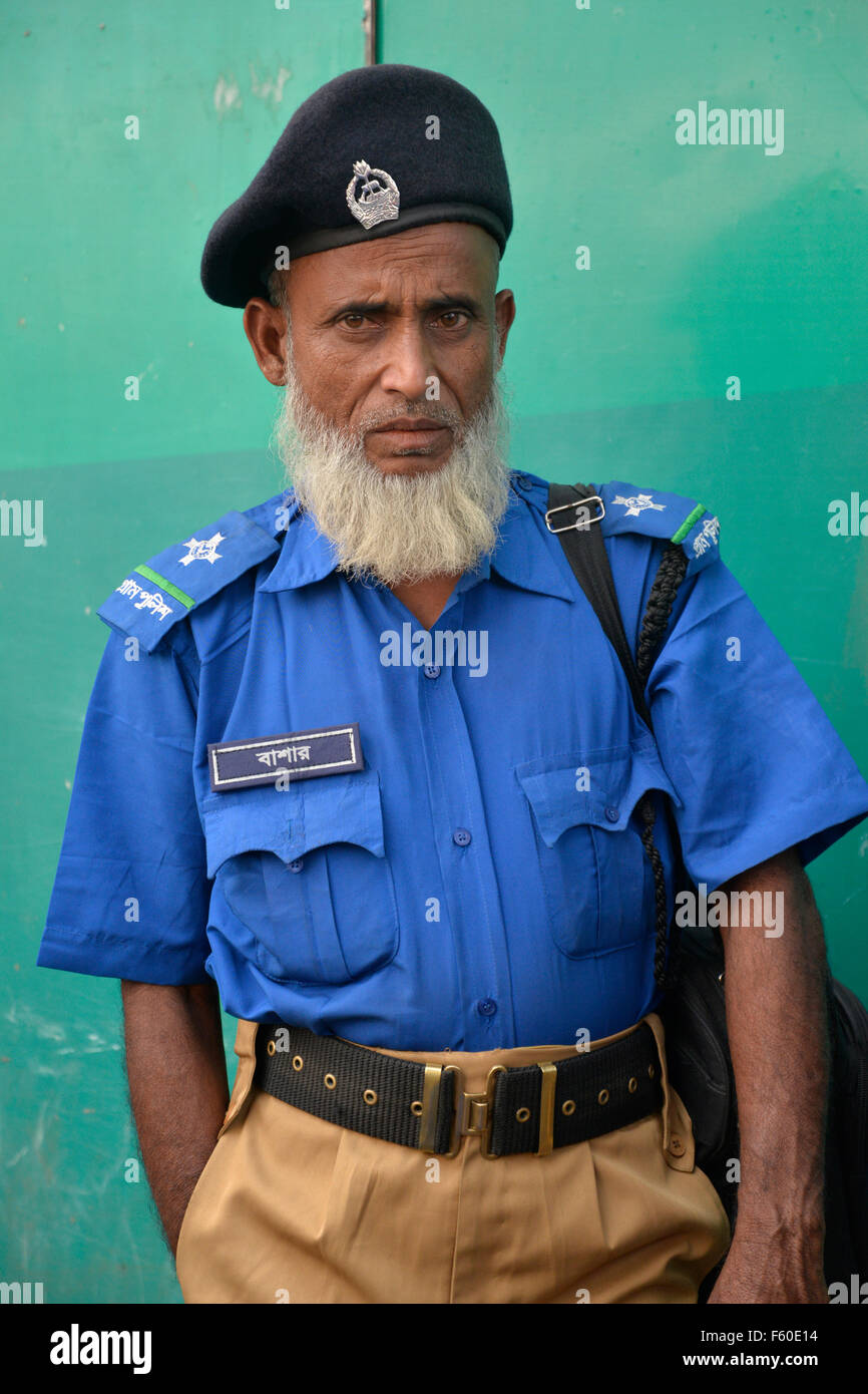 Dhaka, Bangladesh. 10th November, 2015. A portrait of Bangladesh village police. 'Bangladesh village Police' staged demonstrations in front of National Press Club their four-point demand including pay similar to class four government employees in Dhaka. Credit:  Mamunur Rashid/Alamy Live News Stock Photo