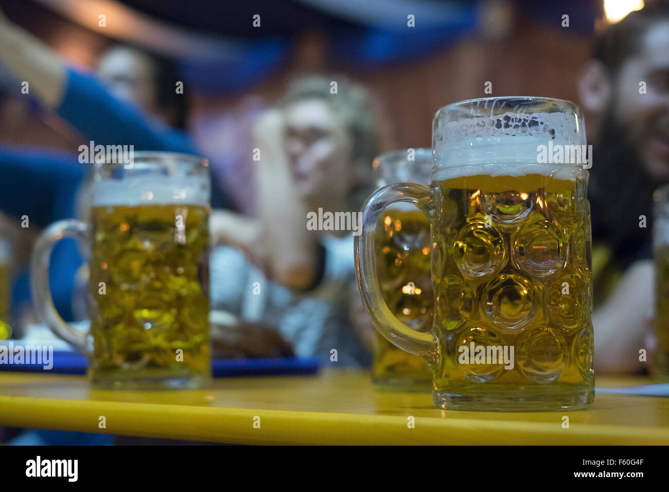 Пивная возле. Германия пиво на стадионе. Пивной фестиваль в Липецке.