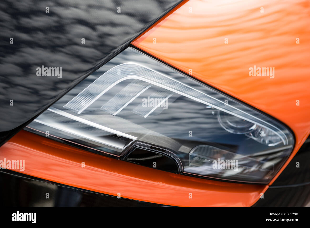 Bugatti Veyron close up of headlight Stock Photo - Alamy
