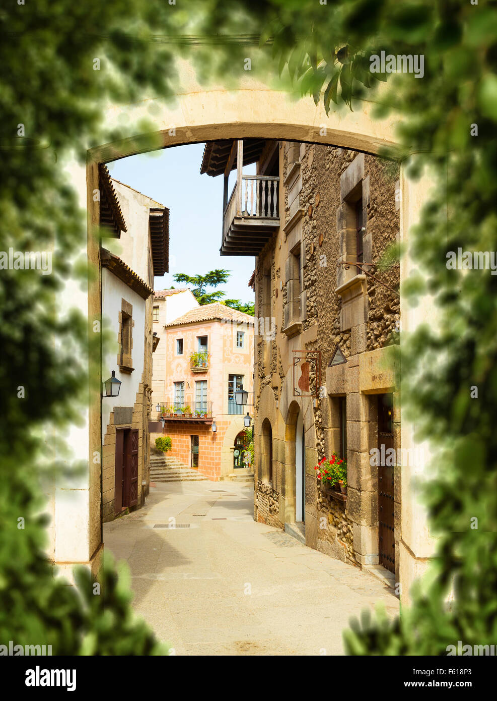 Sunny street old european hi-res stock photography and images - Alamy